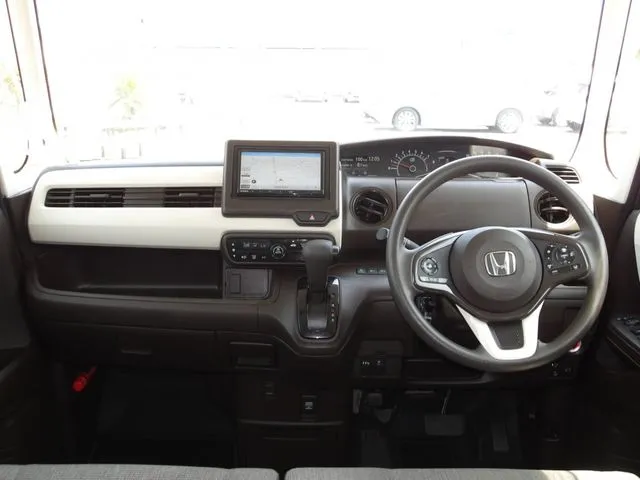 N BOX(ホンダ)の車両写真