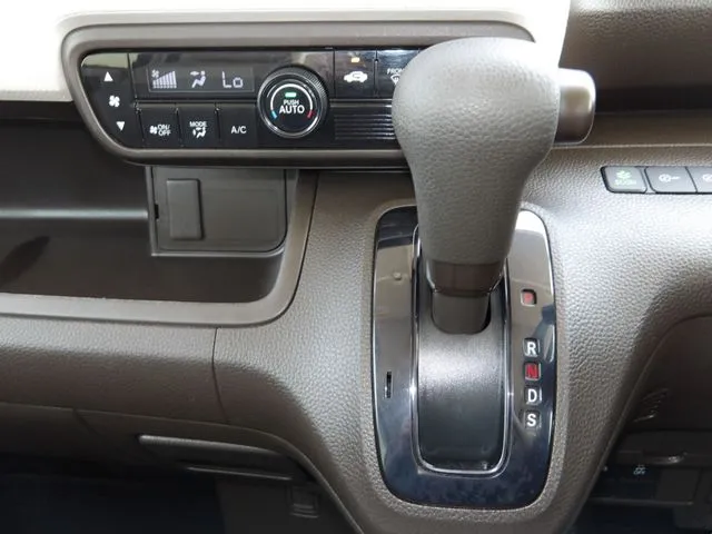 N BOX(ホンダ)の車両写真