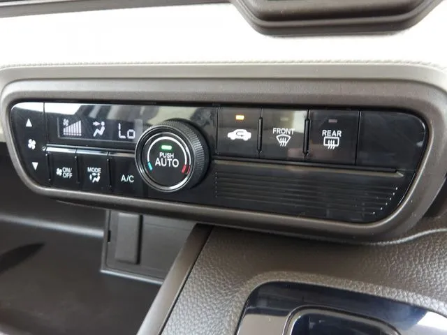 N BOX(ホンダ)の車両写真
