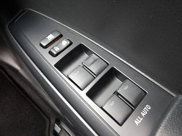 カローラフィールダー ハイブリッド(トヨタ)の車両写真