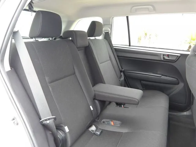 カローラフィールダー ハイブリッド(トヨタ)の車両写真