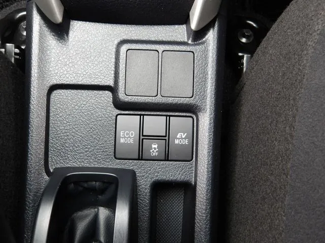 カローラフィールダー ハイブリッド(トヨタ)の車両写真