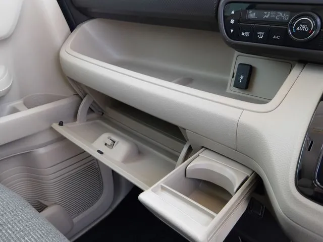 N BOX(ホンダ)の車両写真