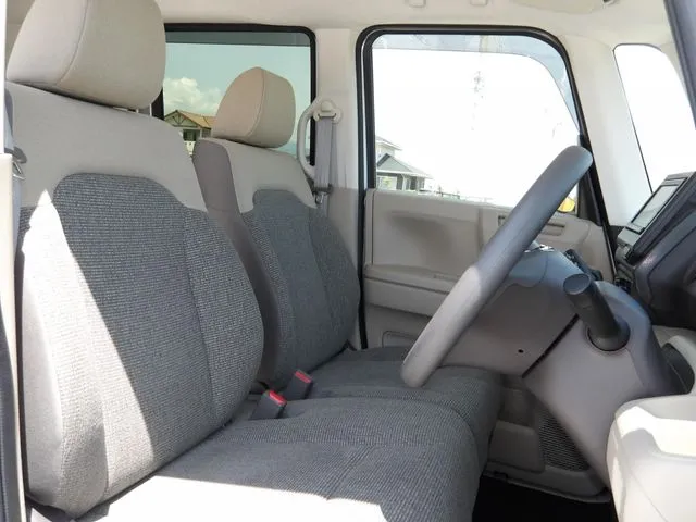 N BOX(ホンダ)の車両写真