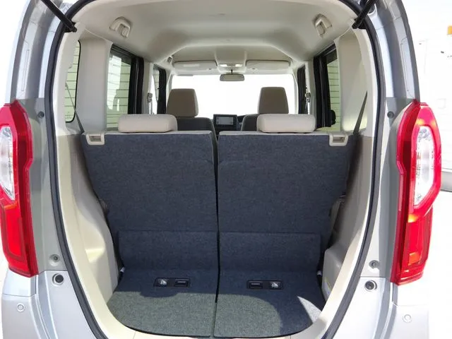 N BOX(ホンダ)の車両写真