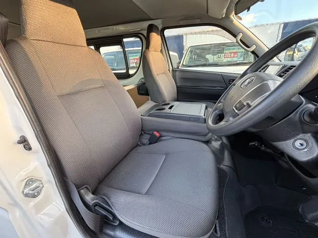 レジアスエースバン 1.25t 2WD(トヨタ)の車両写真