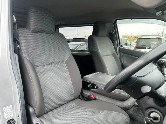 NV350キャラバン(ニッサン)の車両写真