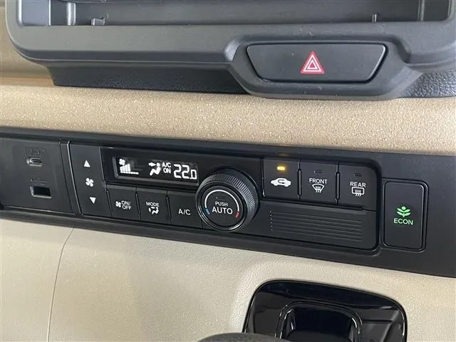 N BOX(ホンダ)の車両写真