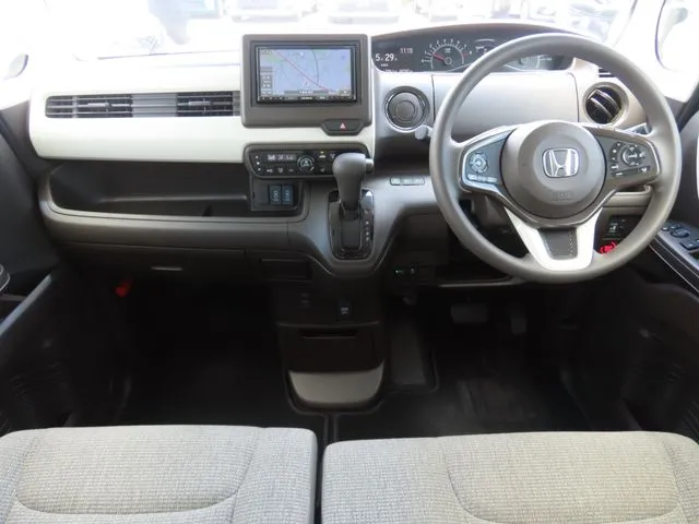 N BOX(ホンダ)の車両写真