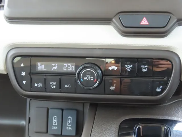 N BOX(ホンダ)の車両写真