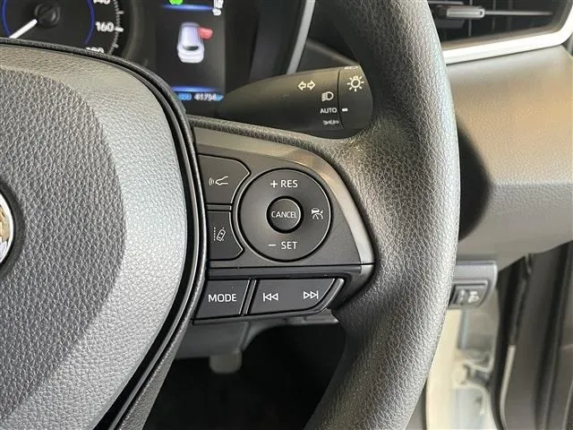 カローラ ツーリング ハイブリッド(トヨタ)の車両写真