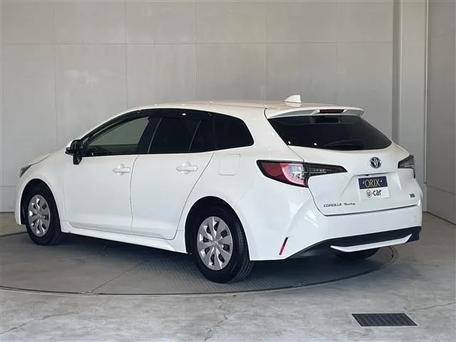カローラ ツーリング ハイブリッド(トヨタ)の車両写真