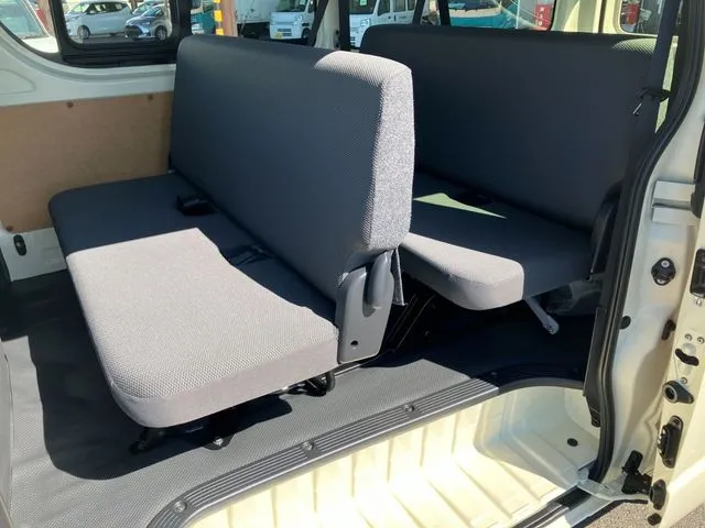 トヨタ ハイエースバン 1.2t 2WD