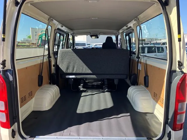 トヨタ ハイエースバン 1.2t 2WD