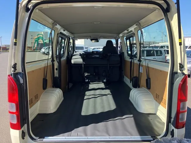 トヨタ ハイエースバン 1.2t 2WD
