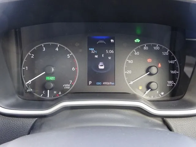 カローラ　ツーリング　ハイブリッド（トヨタ）の車両写真