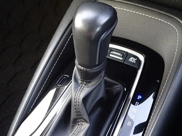 カローラ　ツーリング　ハイブリッド（トヨタ）の車両写真