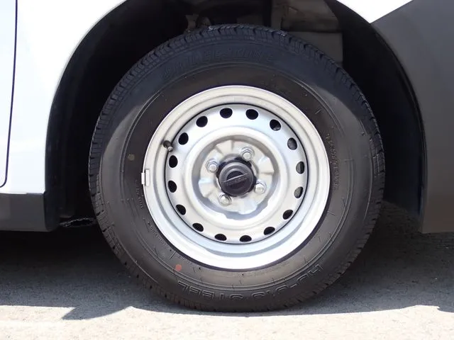 NV150 AD 2WD(ニッサン)の車両写真