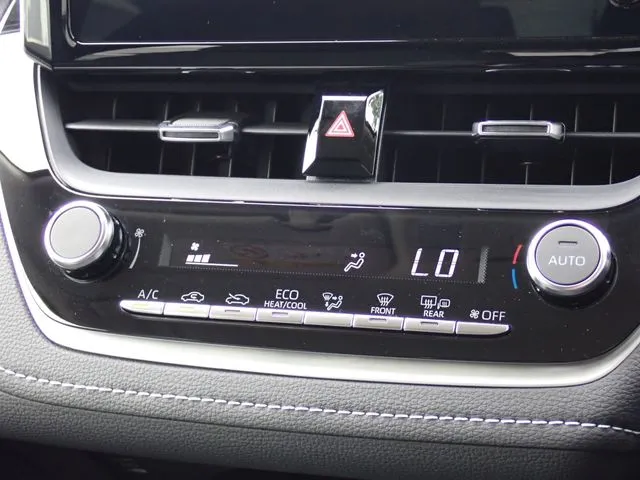 カローラ　ツーリング　ハイブリッド（トヨタ）の車両写真