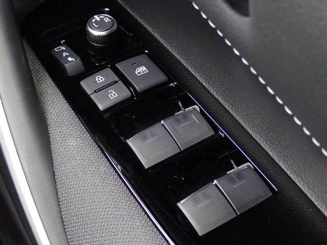 カローラ　ツーリング　ハイブリッド（トヨタ）の車両写真