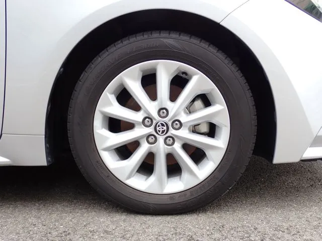 カローラ　ツーリング　ハイブリッド（トヨタ）の車両写真