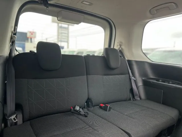 セレナ（ニッサン）の車両写真