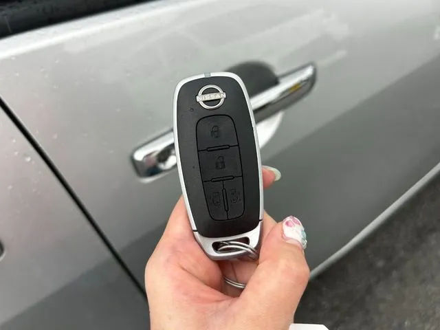 セレナ（ニッサン）の車両写真