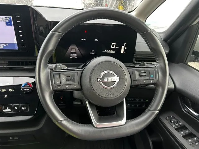 セレナ（ニッサン）の車両写真