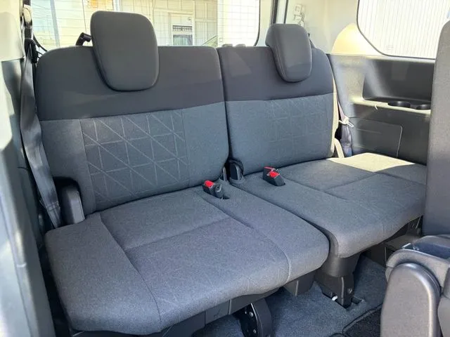 セレナ（ニッサン）の車両写真