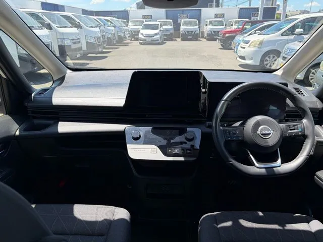 セレナ（ニッサン）の車両写真