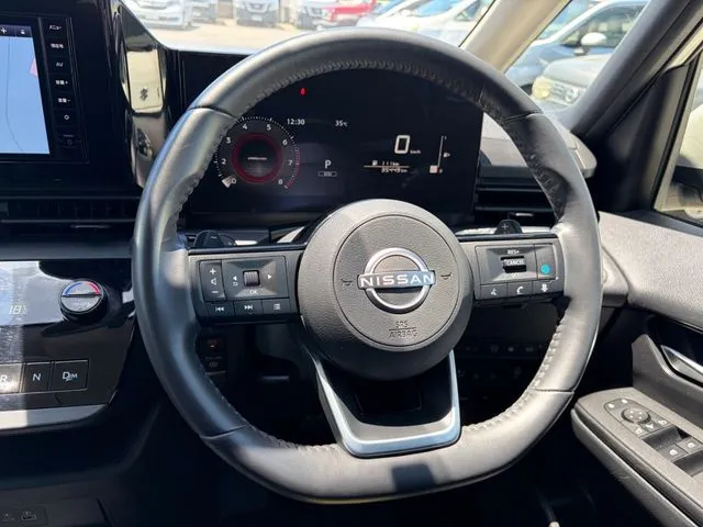 セレナ（ニッサン）の車両写真