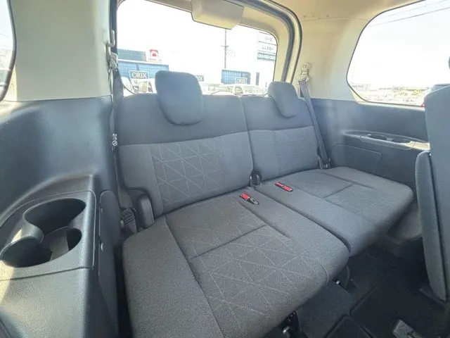 セレナ(ニッサン)の車両写真