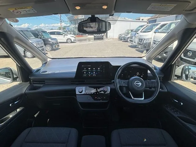 セレナ(ニッサン)の車両写真
