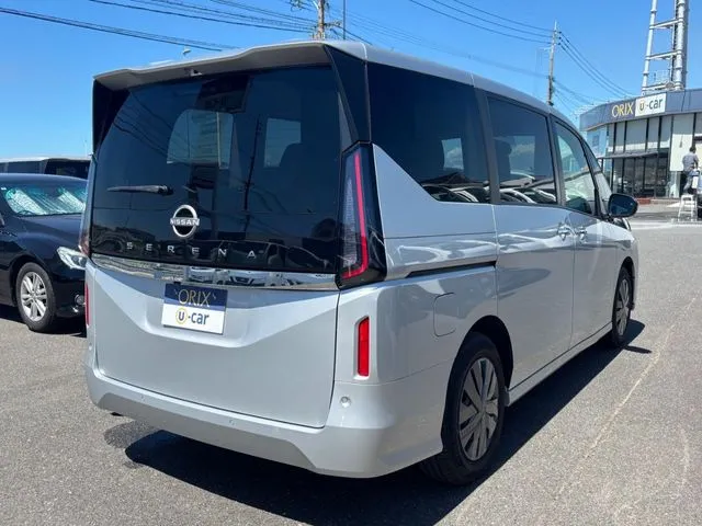 セレナ(ニッサン)の車両写真