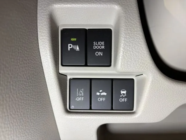 スペーシア（スズキ）の車両写真