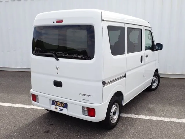 エブリイバン（スズキ）の車両写真