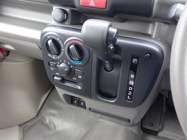 エブリイバン（スズキ）の車両写真