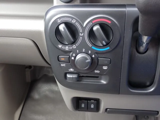 エブリイバン（スズキ）の車両写真