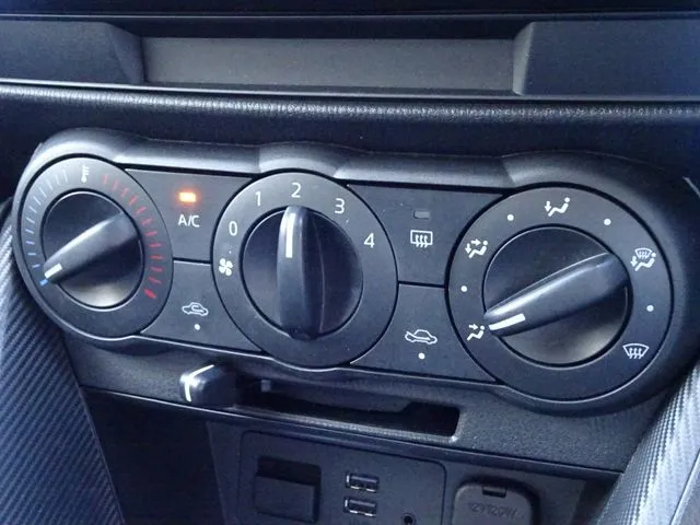 MAZDA2(マツダ)の車両写真