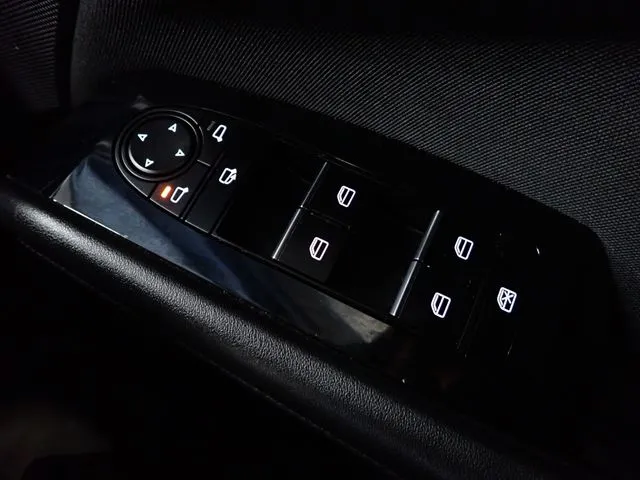 マツダ　ＭＡＺＤＡ３　セダン