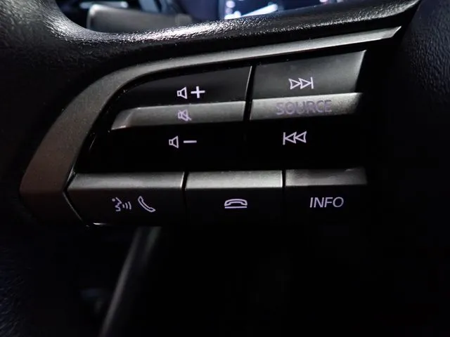 マツダ　ＭＡＺＤＡ３　セダン