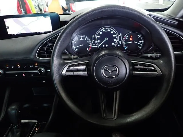 マツダ　ＭＡＺＤＡ３　セダン