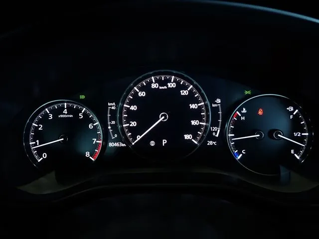 マツダ　ＭＡＺＤＡ３　セダン