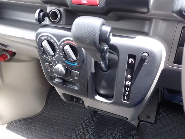 エブリイバン（スズキ）の車両写真
