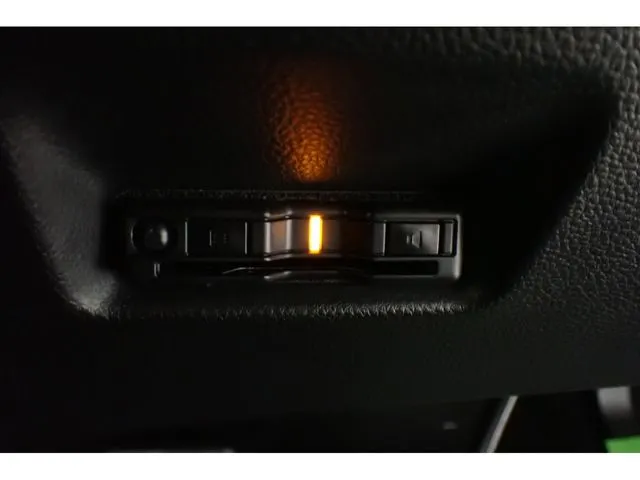 ホンダ　フィット　ｅ：ＨＥＶ　４ＷＤ