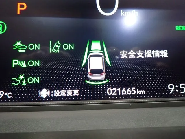 ホンダ　フィット　ｅ：ＨＥＶ　４ＷＤ
