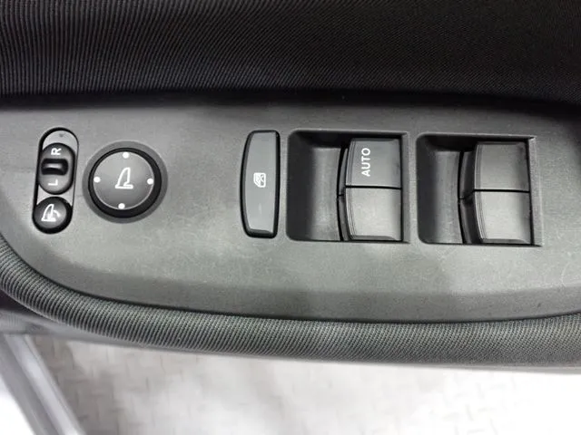 ホンダ　フィット　ｅ：ＨＥＶ　４ＷＤ
