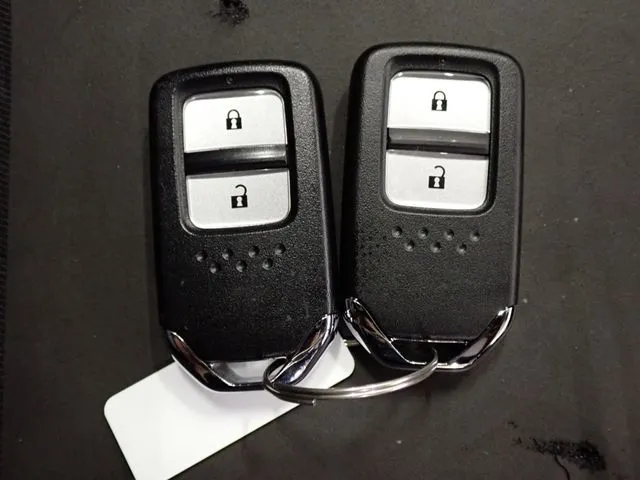 ホンダ　フィット　ｅ：ＨＥＶ　４ＷＤ
