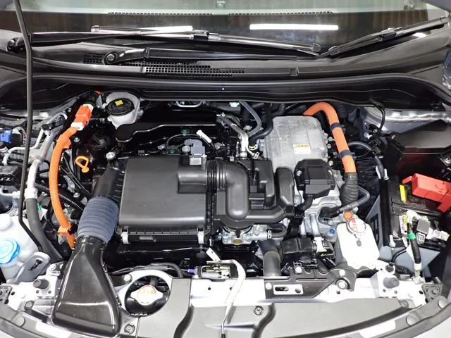ホンダ　フィット　ｅ：ＨＥＶ　４ＷＤ