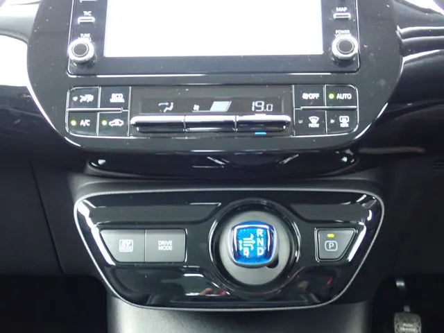 プリウス（トヨタ）の車両写真